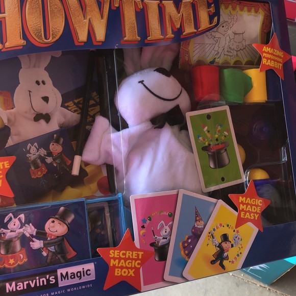 Become a magician with Marvin Marvin\'s Magic Showtime for Young Magicians Magic Set